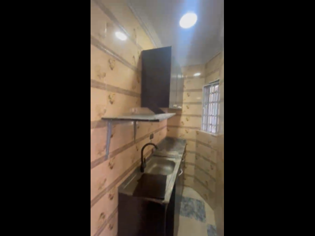 Standard Selfcon with private stairway, kitchen and bathroom — photograph 5