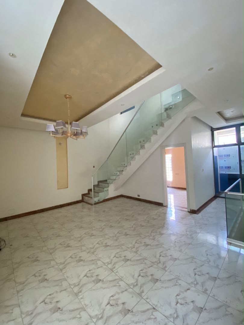 4 Bedrooms Terrace Duplex — photograph 4