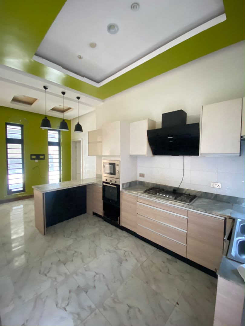 4 Bedrooms Terrace Duplex — photograph 7