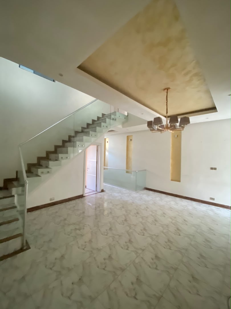 4 Bedrooms Terrace Duplex — photograph 10