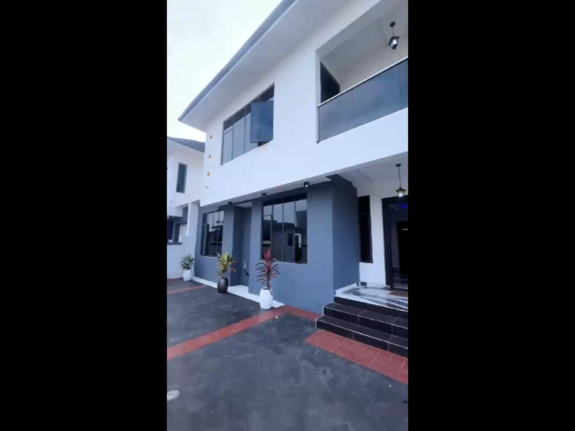 6 bedroom fully detached duplex