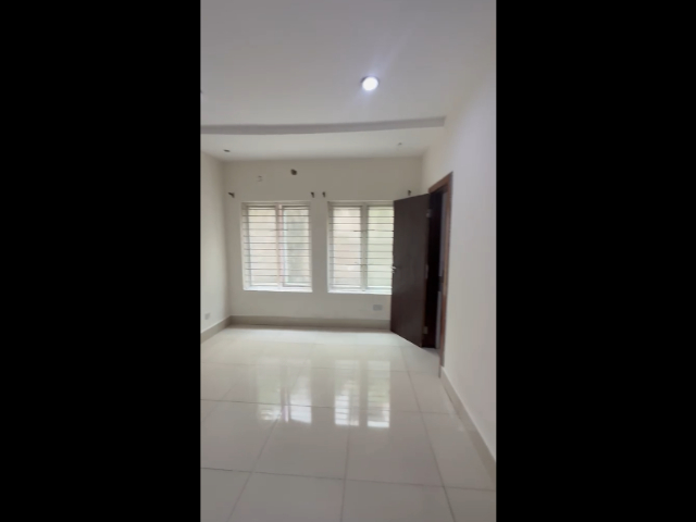 Spacious and clean 2 bedroom apartment for rent (upstairs) — photograph 9